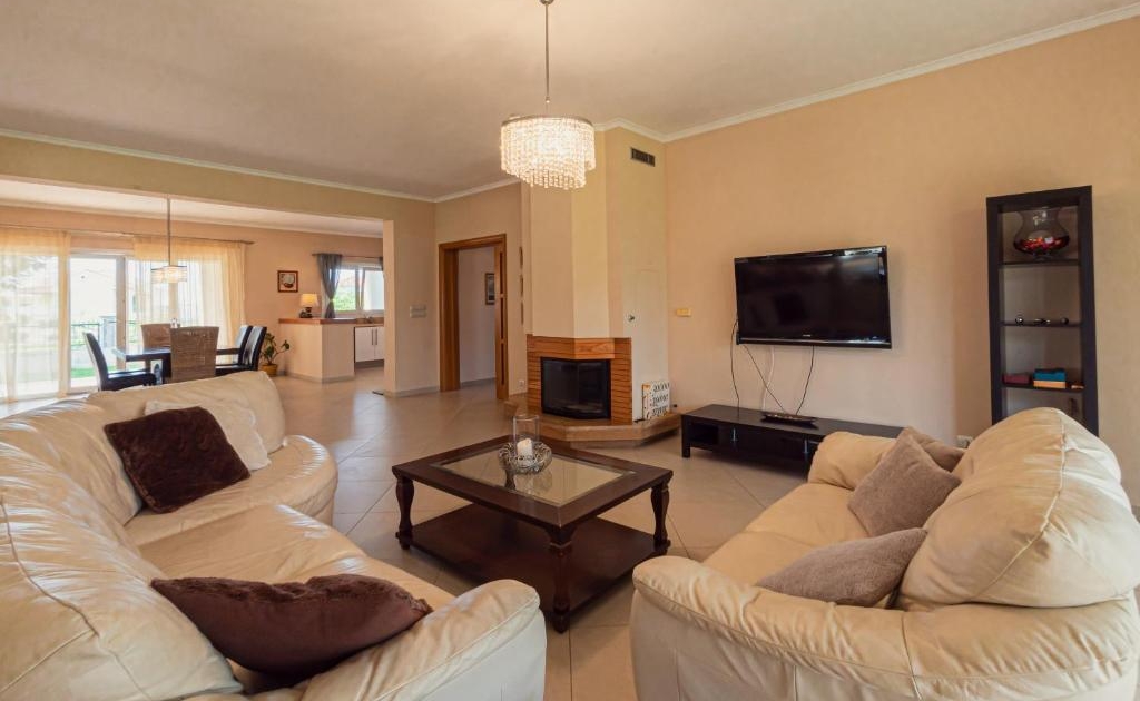 Rhoda_luxury_beach_11