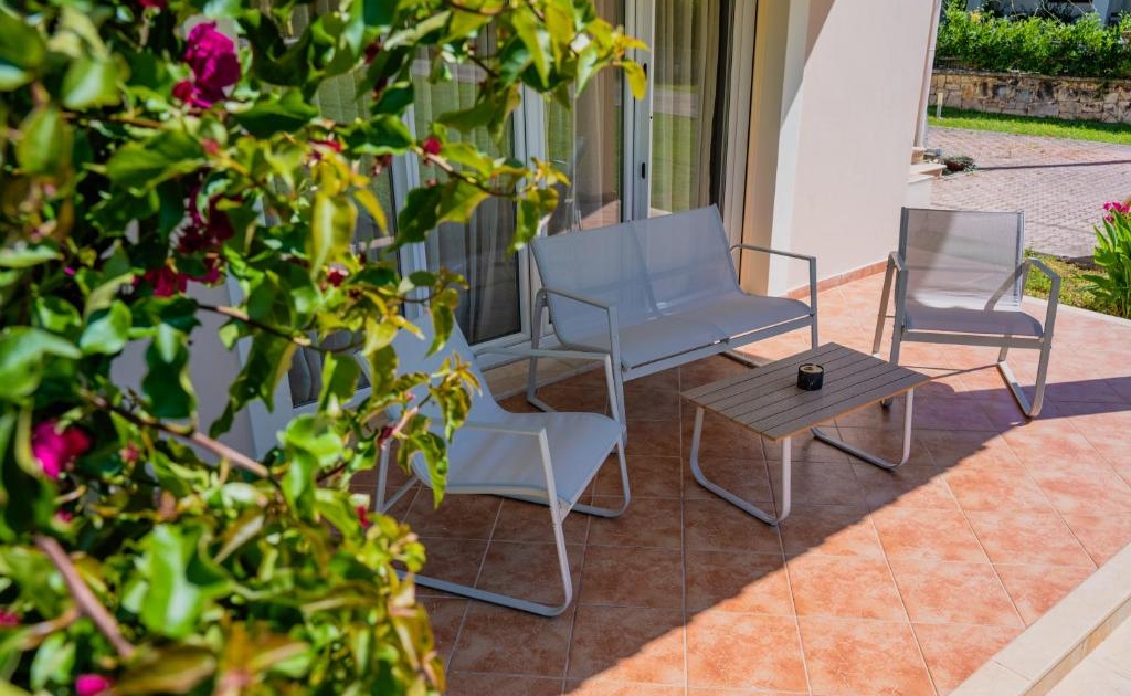 Rhoda_luxury_beach_24